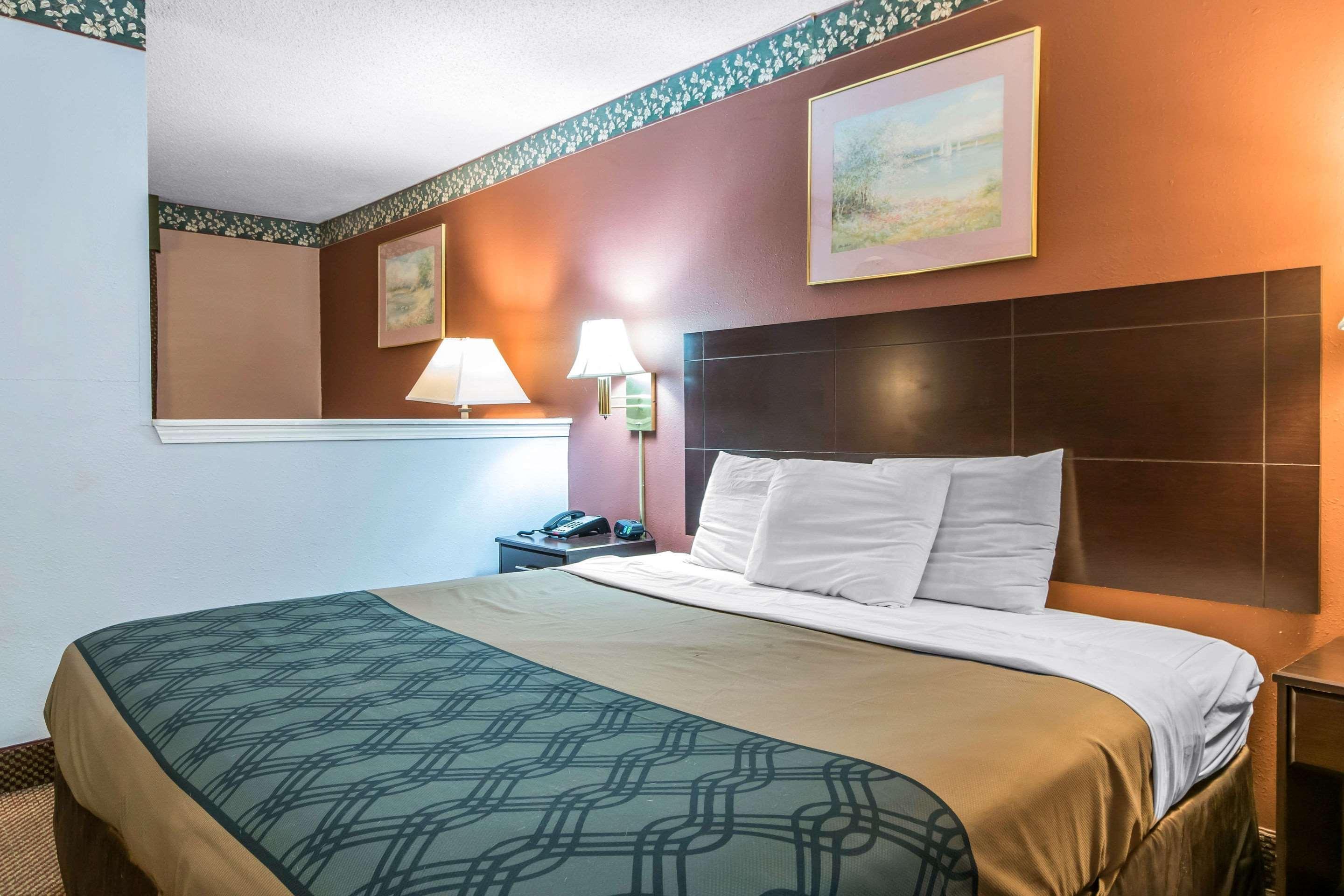 Econo Lodge Inn & Suites I-65 Brooks Экстерьер фото