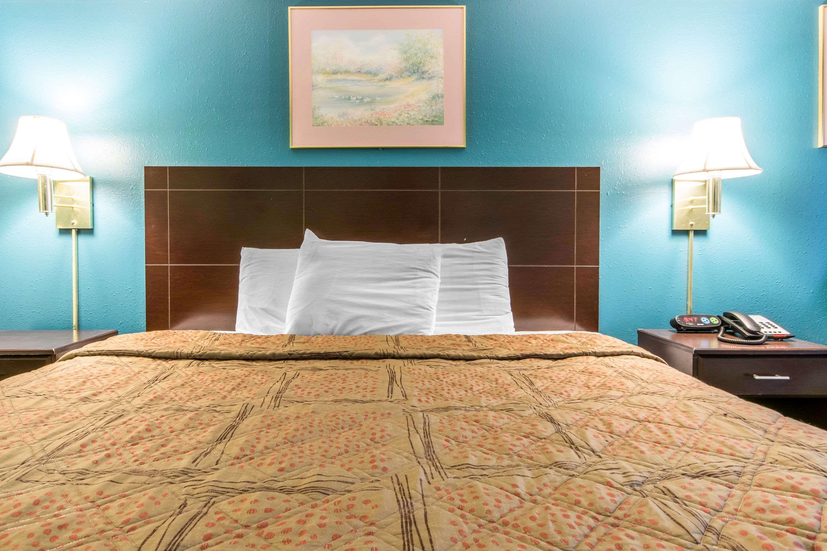 Econo Lodge Inn & Suites I-65 Brooks Экстерьер фото