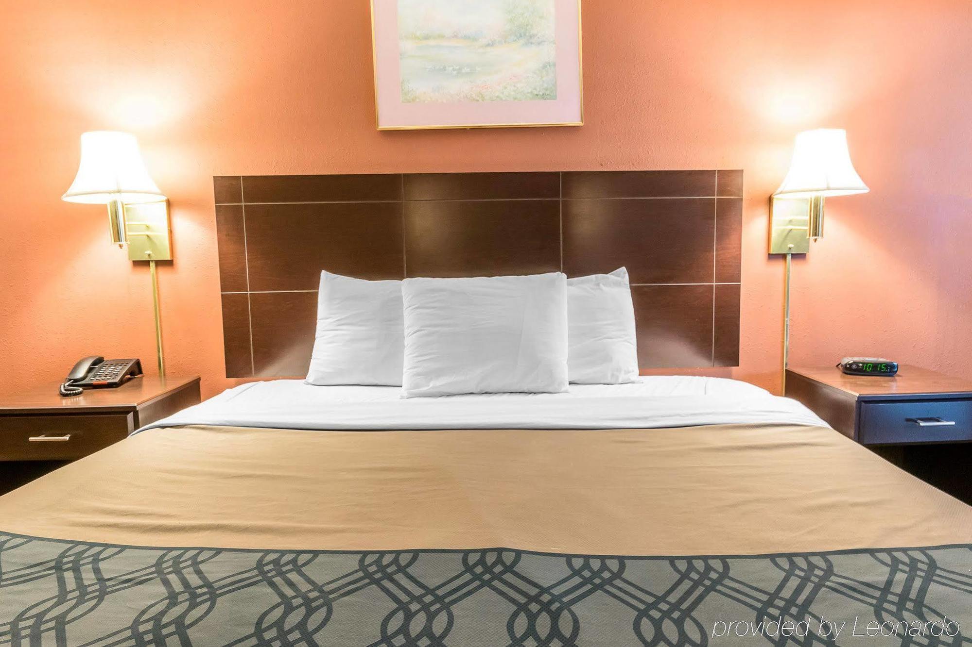 Econo Lodge Inn & Suites I-65 Brooks Экстерьер фото